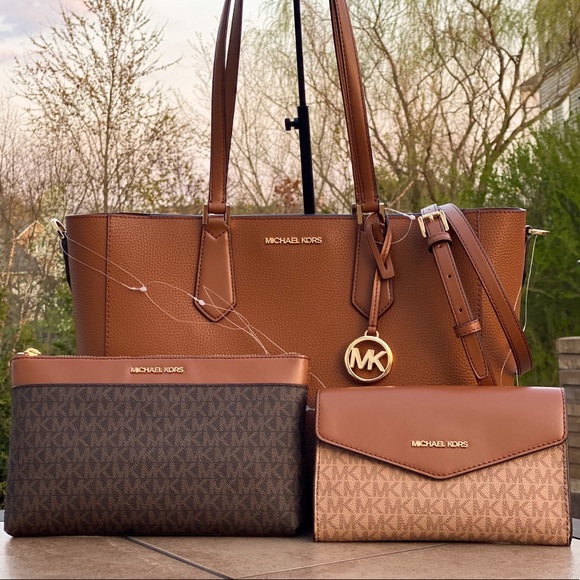 Michael Kors Handbags - NWT Michael Kors Kimberly Large 3 in 1 Tote
